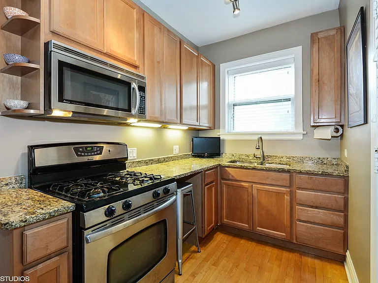 1009 Greenleaf St #1W — Photo 7