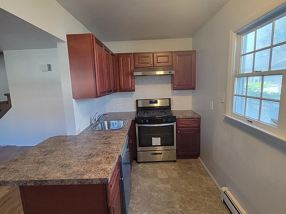 3rd image of 19 Galesville Ct #A