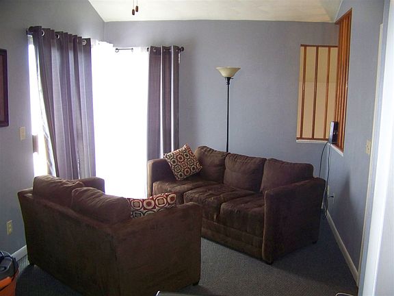 3rd image of 1432 Bradley Dr