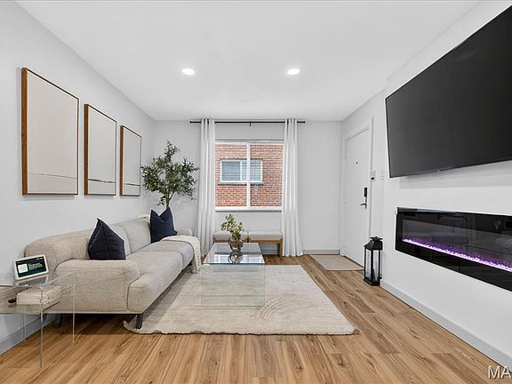 5th image of 119 E Washington Ave APT 1N