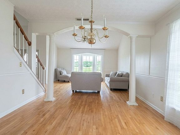 4th image of 3920 E Meadow Dr