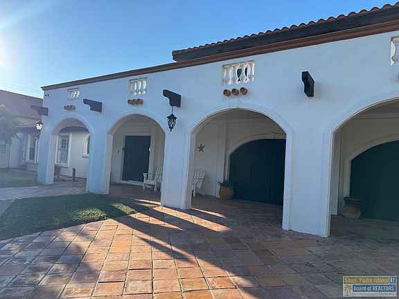4th image of 1805 N Shore Dr