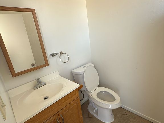 5th image of 704 W 105th St APT 2