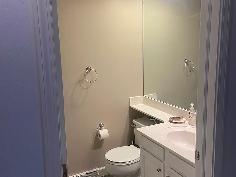 2nd bedroom bathroom another view