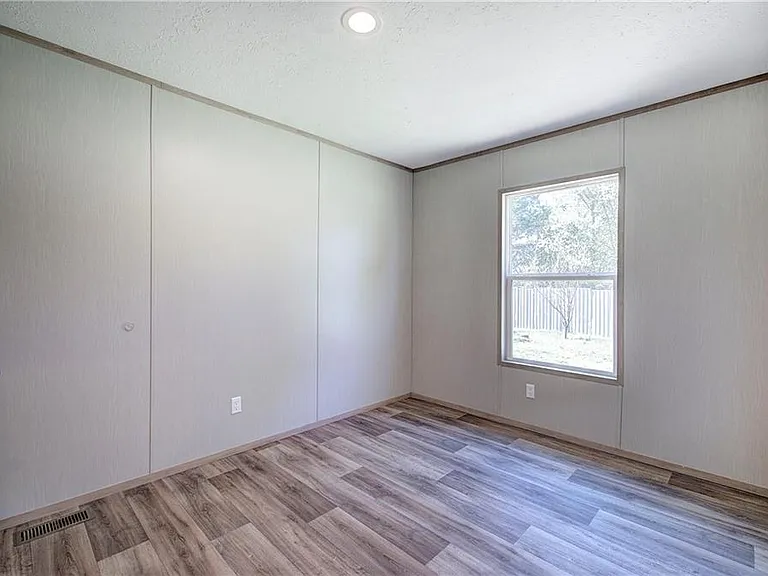 81 Popham Rd — Photo 27
