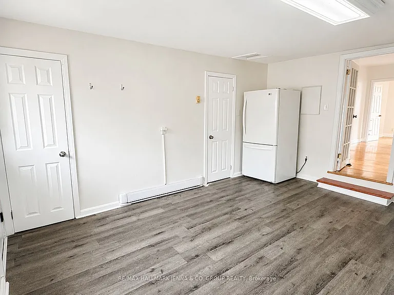 211 Hannah St — Photo 9
