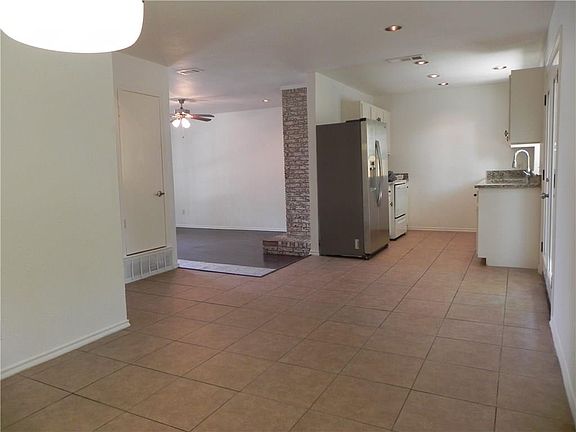 4th image of 810 Katherine Ct