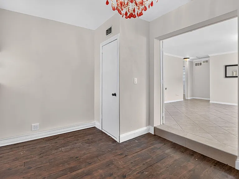 421 SW 2nd St — Photo 17