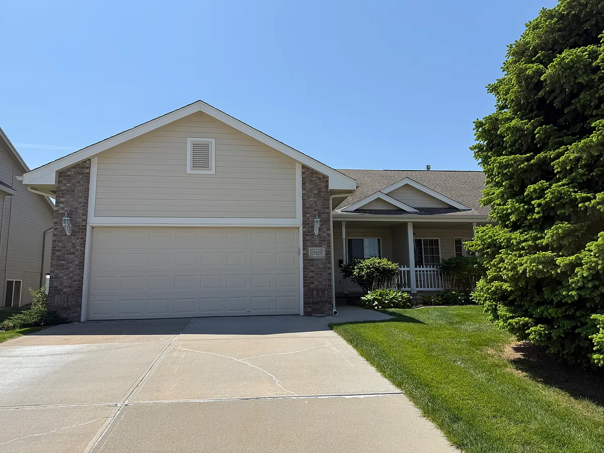 Building Photo - 17625 George Miller Pkwy