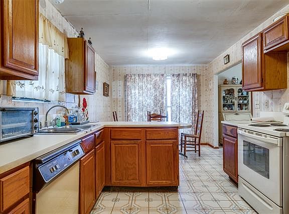 5th image of 2634 Cypress Ave