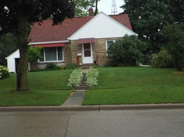 902 Newbury St, Ripon, WI 54971