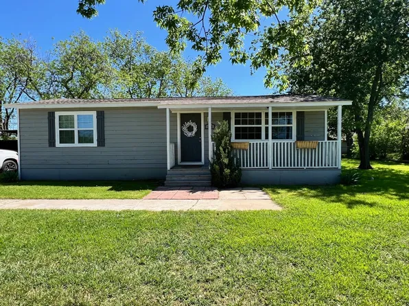 402 E Walcott Ave, Comanche, TX 76442
