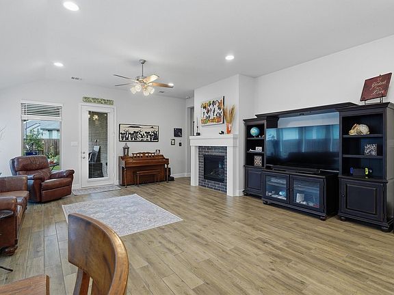 3rd image of 5815 Pink Coral Ln