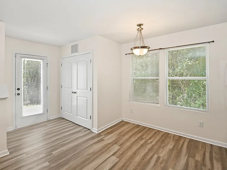 1025 Rook Rd — Photo 11