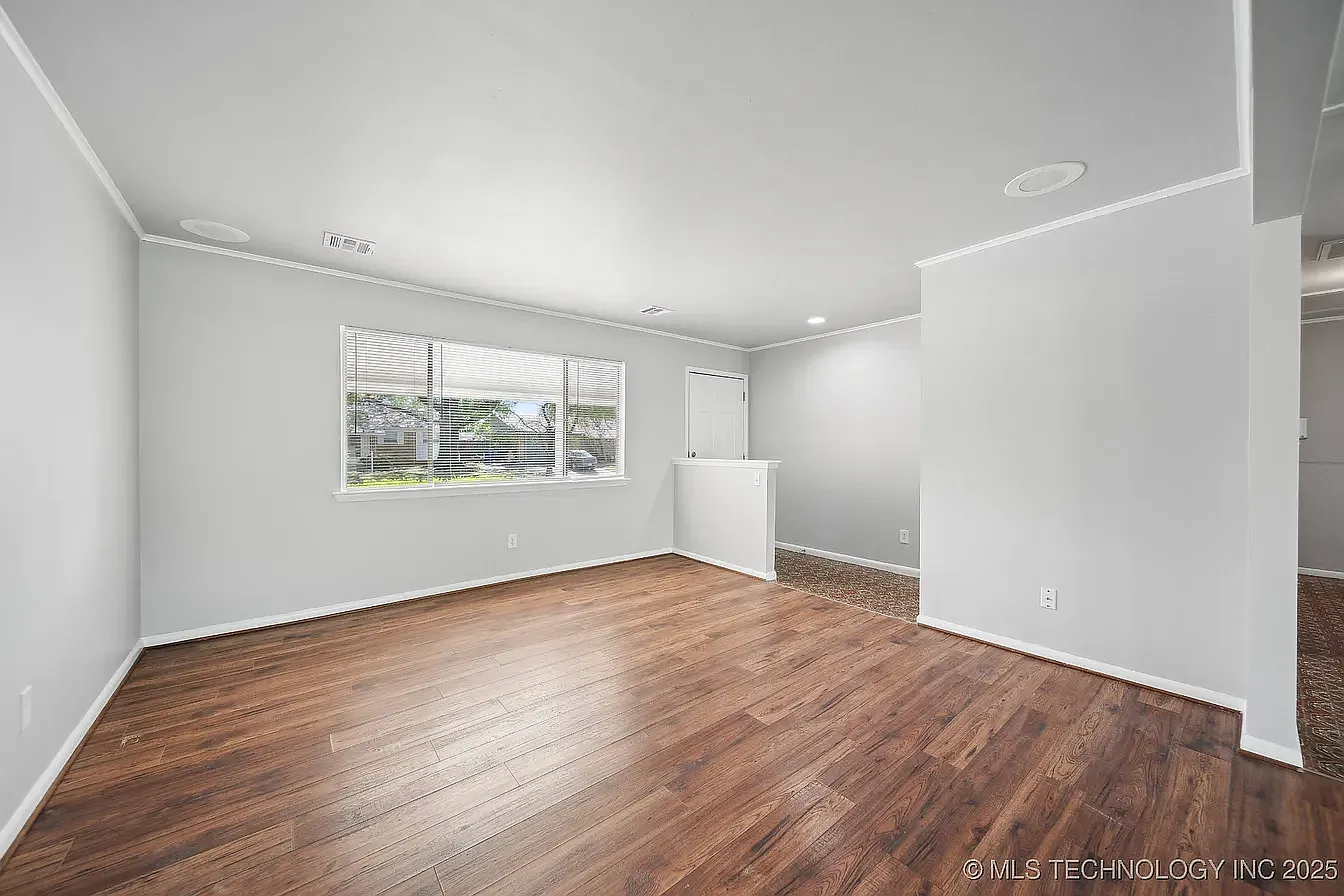 3 bed, 1.5 bath, 1359 sqft, $1,600 — Photo 2