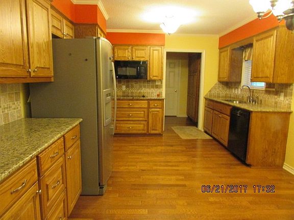 3rd image of 109 Inwood Oaks Dr
