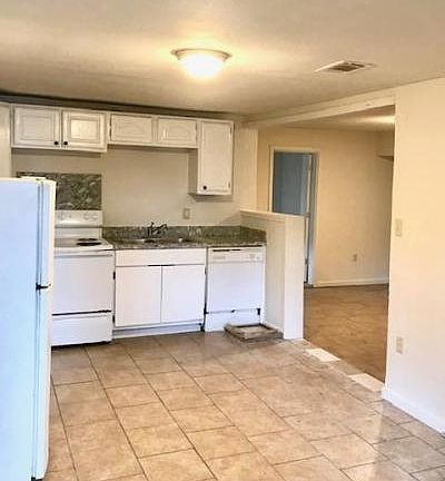 3rd image of 2681 Gladiolus St #B