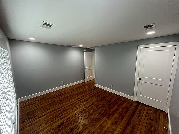 5th image of 260 W Stephens St