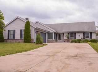 8145 S Alisa Ln, Oak Creek, WI 53154