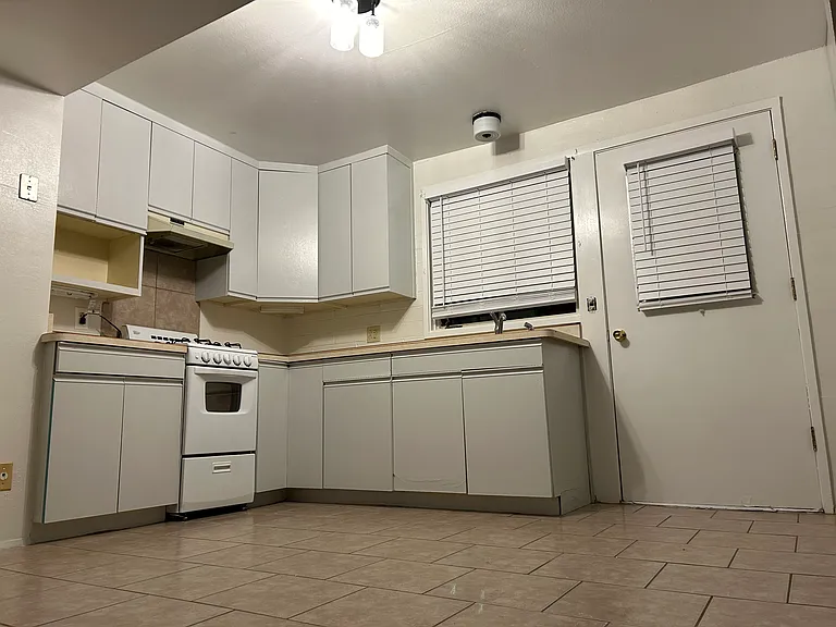 515 S La Canada Dr #B — Photo 5