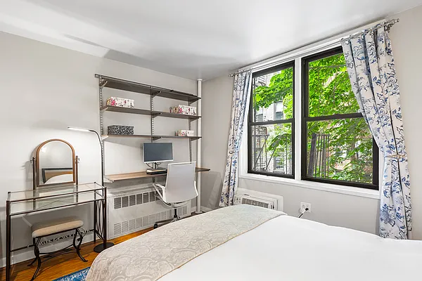 Sold by Redfin Real Estate | media 3