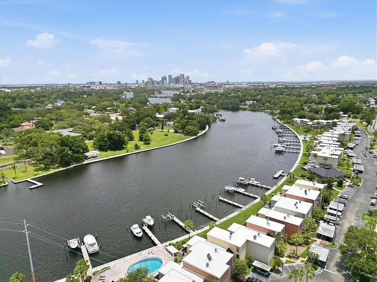 2424 W Tampa Bay Blvd #G104 — Photo 29