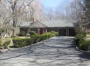 44 Belknap Dr, Northport, NY 11768