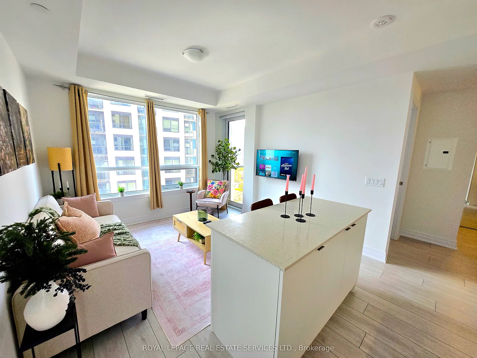 Edge Towers Condos — Photo 2