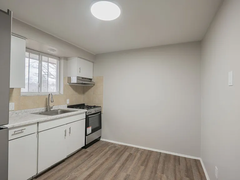 2948 Mogadore Rd — Photo 2