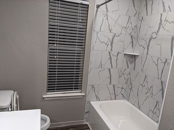 5th image of 1003 Verde Dr #A