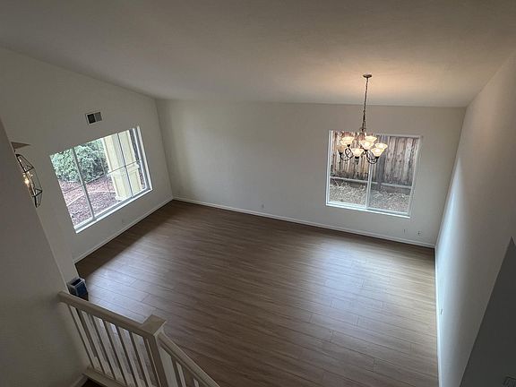 5th image of 711 Hillock Dr