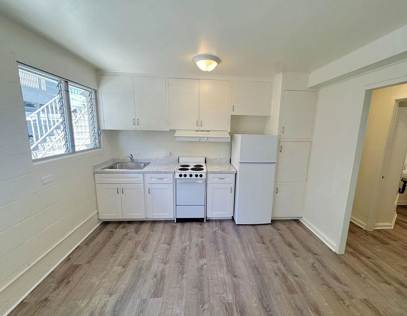 1-6 2307 Fern St — Photo 2