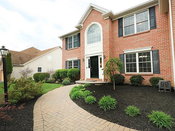 3rd image of 66 Greenmeadow Ln