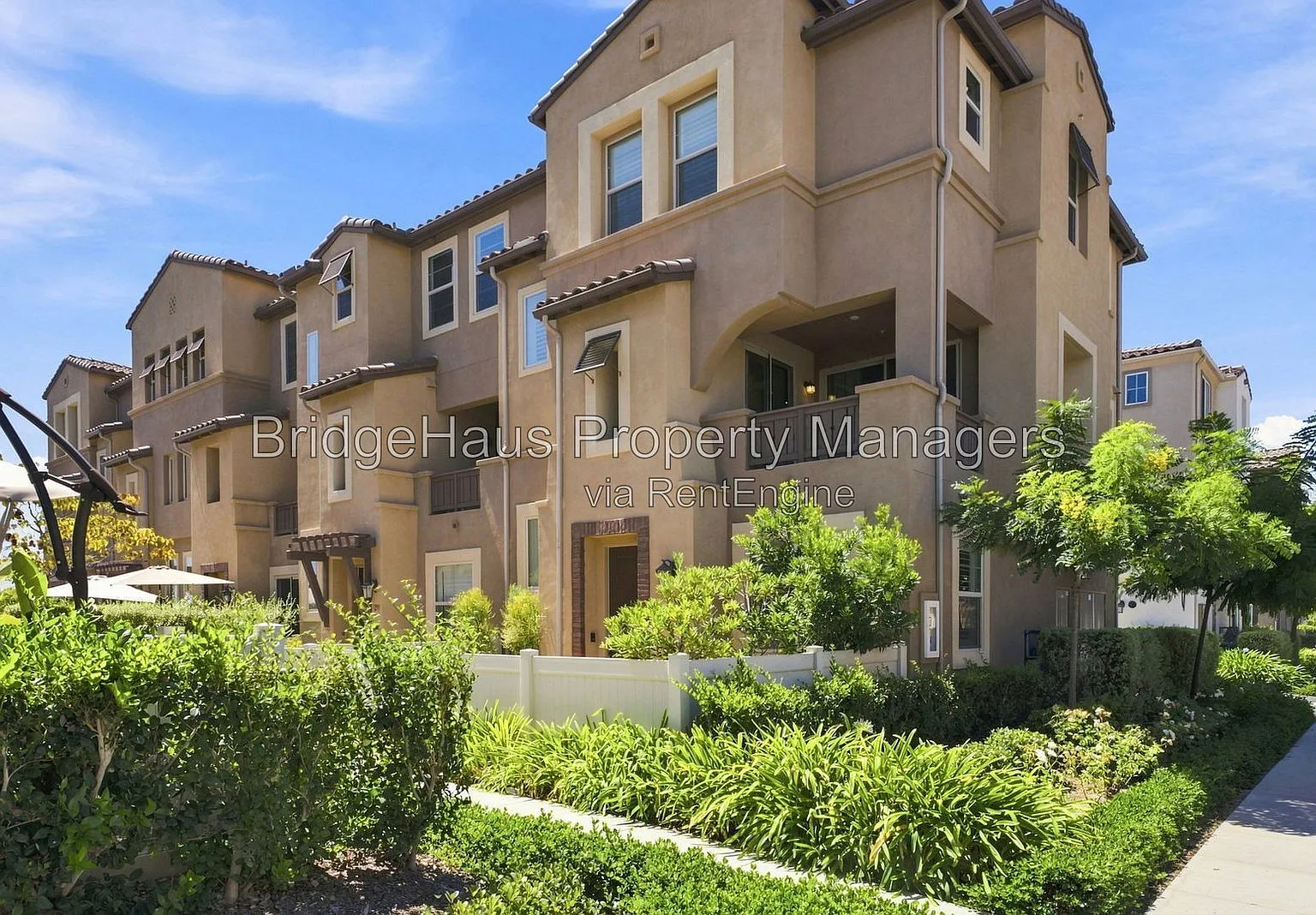 4 bed, 3.5 bath, 1824 sqft, $4,100 — Photo 1