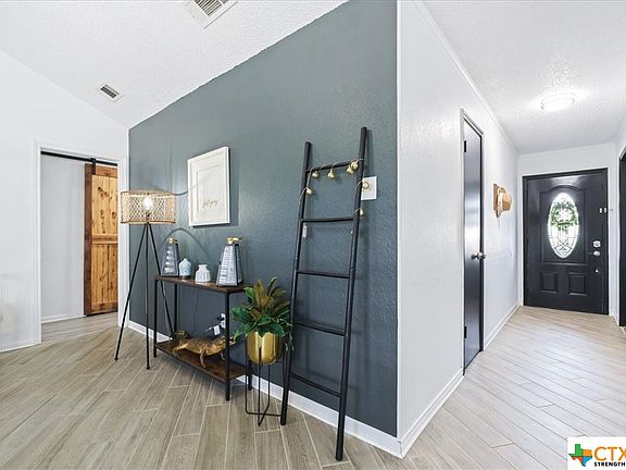 5th image of 208 Spur Dr