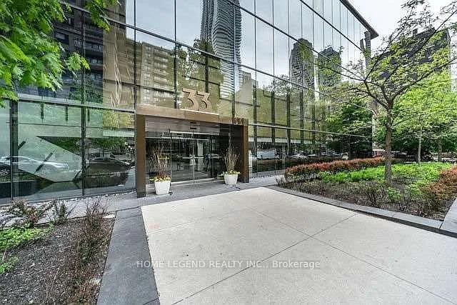 33 Charles St E #606 — Photo 20