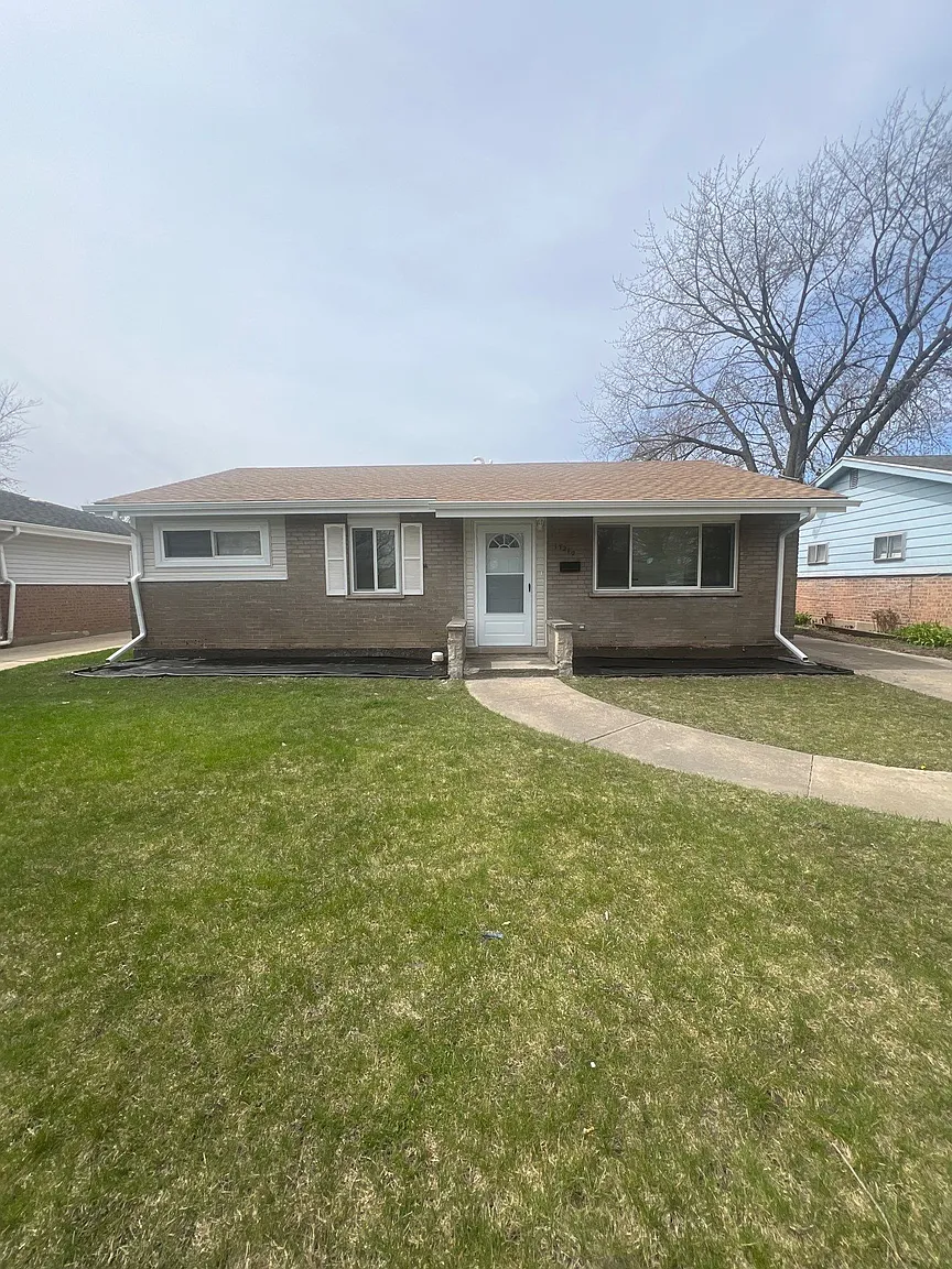 17210 Henry St photo 1