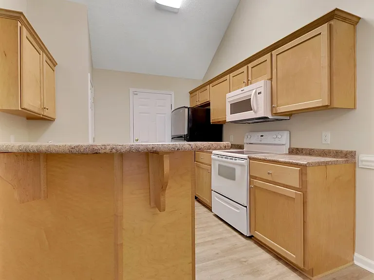 836 Laurel Hill Cir — Photo 12