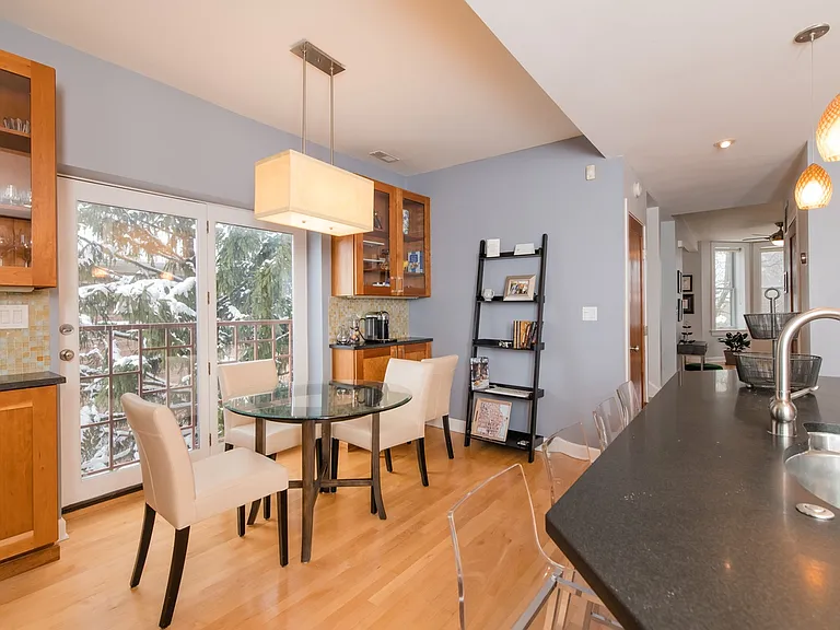 2200 N Leavitt St #3 — Photo 9