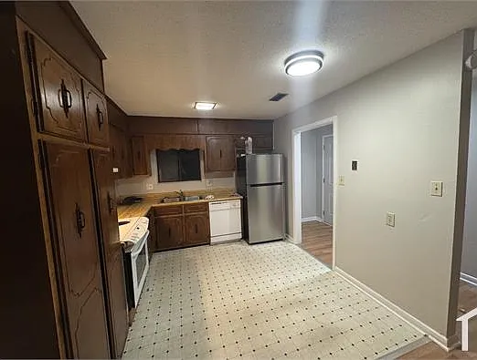 1198 Jo Ree St — Photo 6