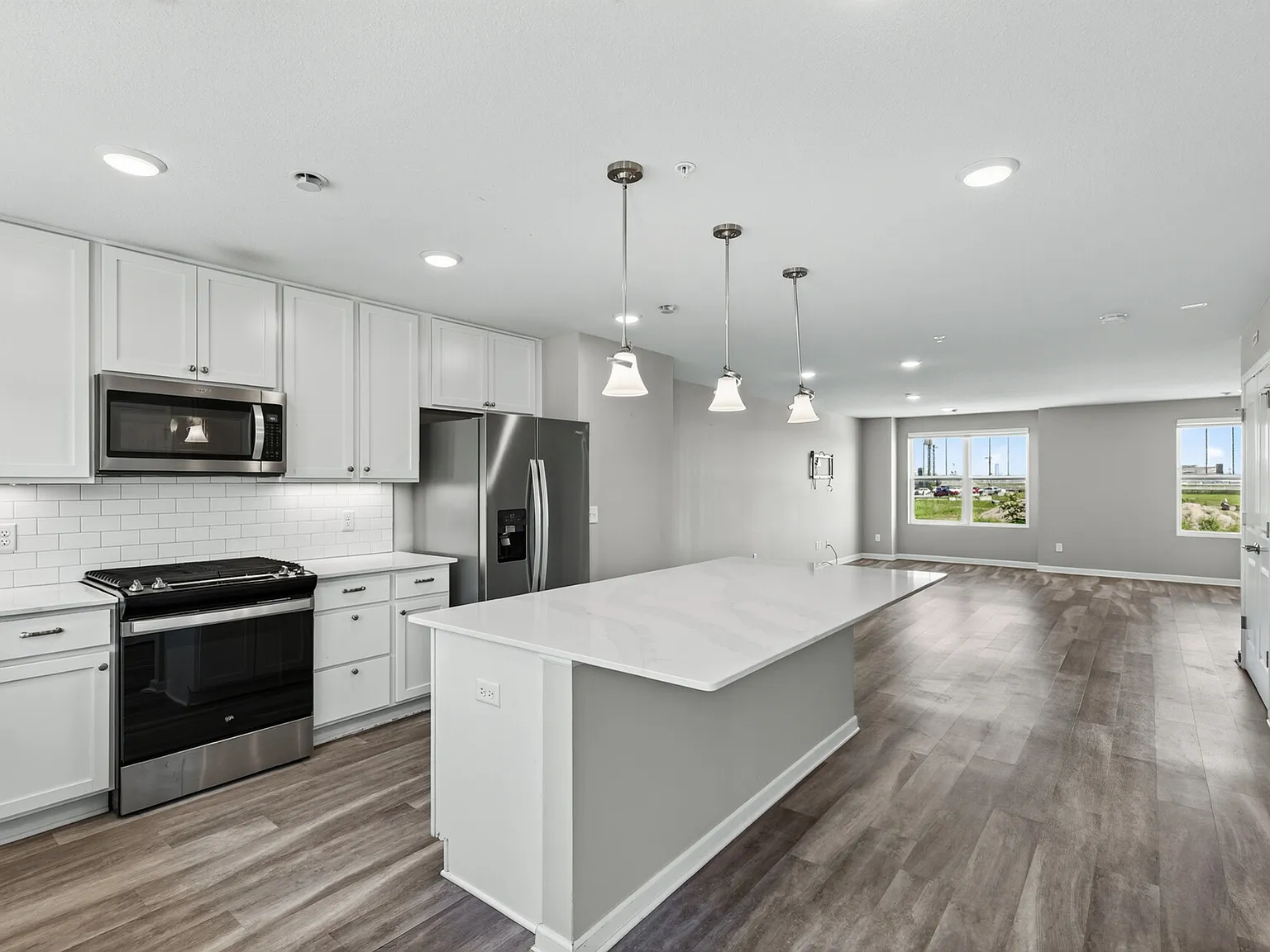 3 bed, 2142 sqft, $2,800 — Photo 3