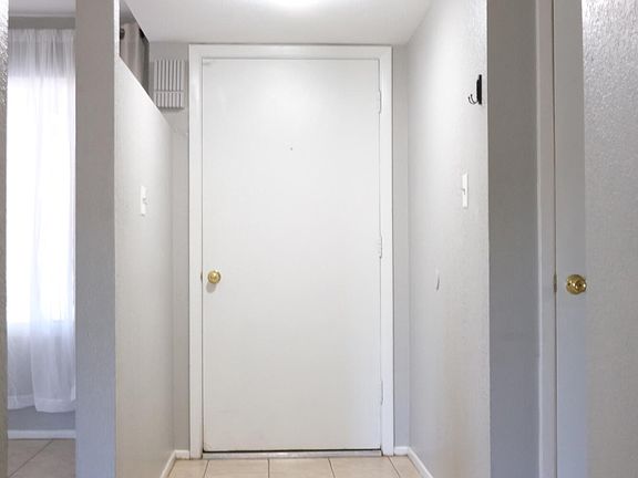 4th image of 1423 W RENEE Drive