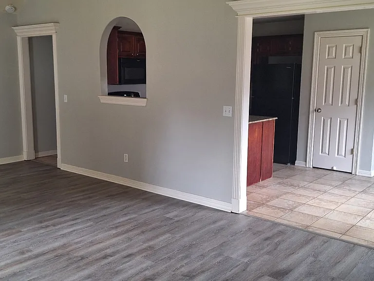 616 Highland Ct — Photo 2
