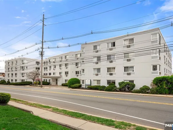 333 Grand Ave APT 2M, Palisades Park, NJ 07650