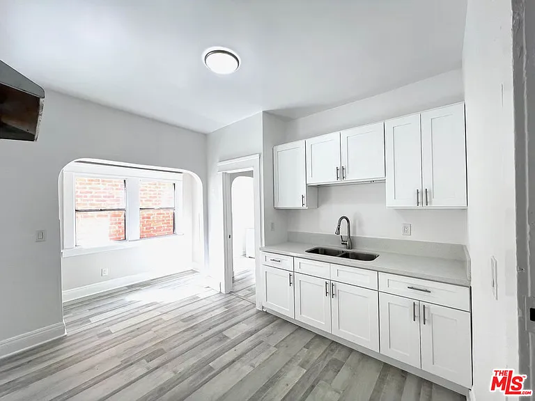 156 W 32nd St #6 — Photo 2