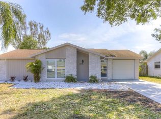 8211 Greenleaf Cir, Tampa, FL 33615