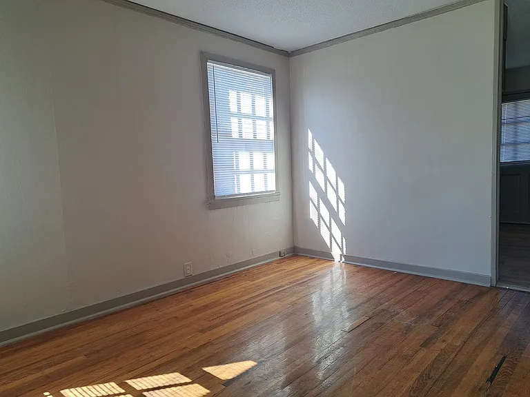 2935 Jackson St — Photo 2