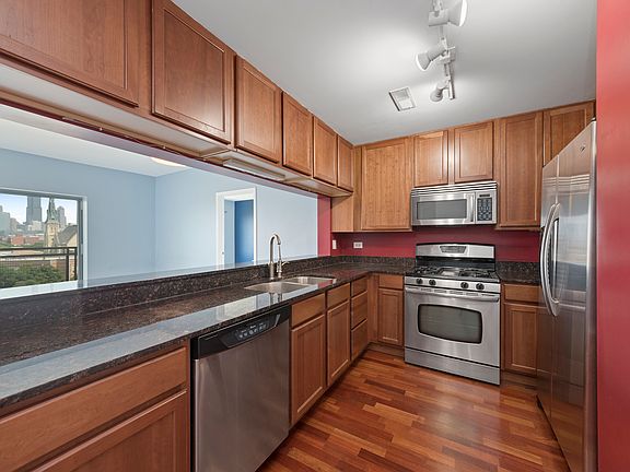 3rd image of 100 N Hermitage Ave Unit 712