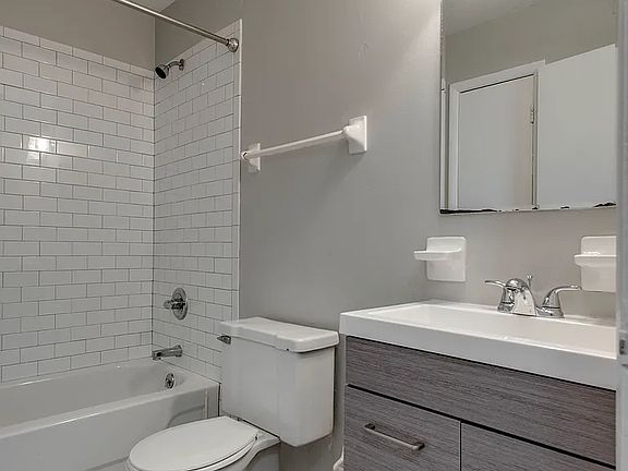 5th image of 2330 Oak Ct #2330