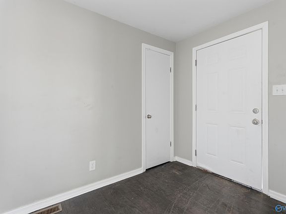 4th image of 69 E Lakeside Dr